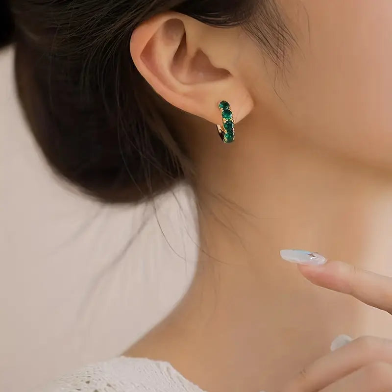 Aretes de oro con piedras delicadas
