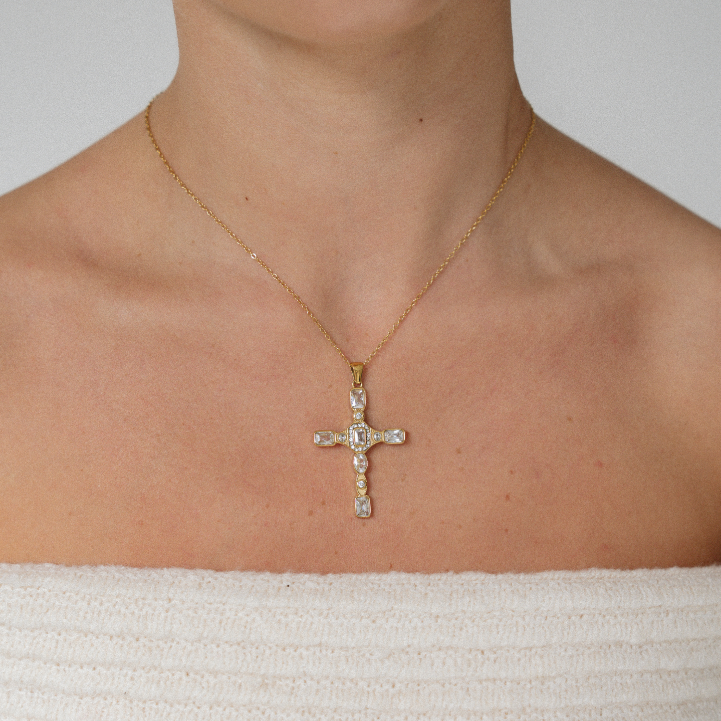 CRUZ CLARA.