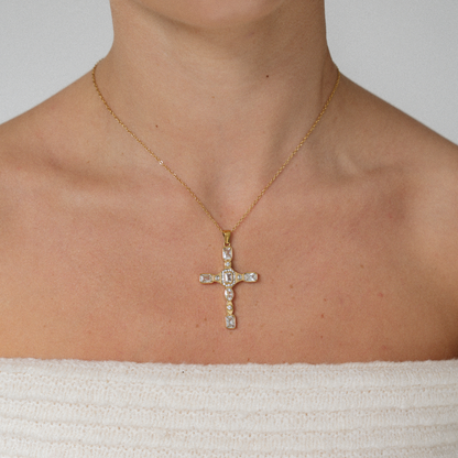 CRUZ CLARA.