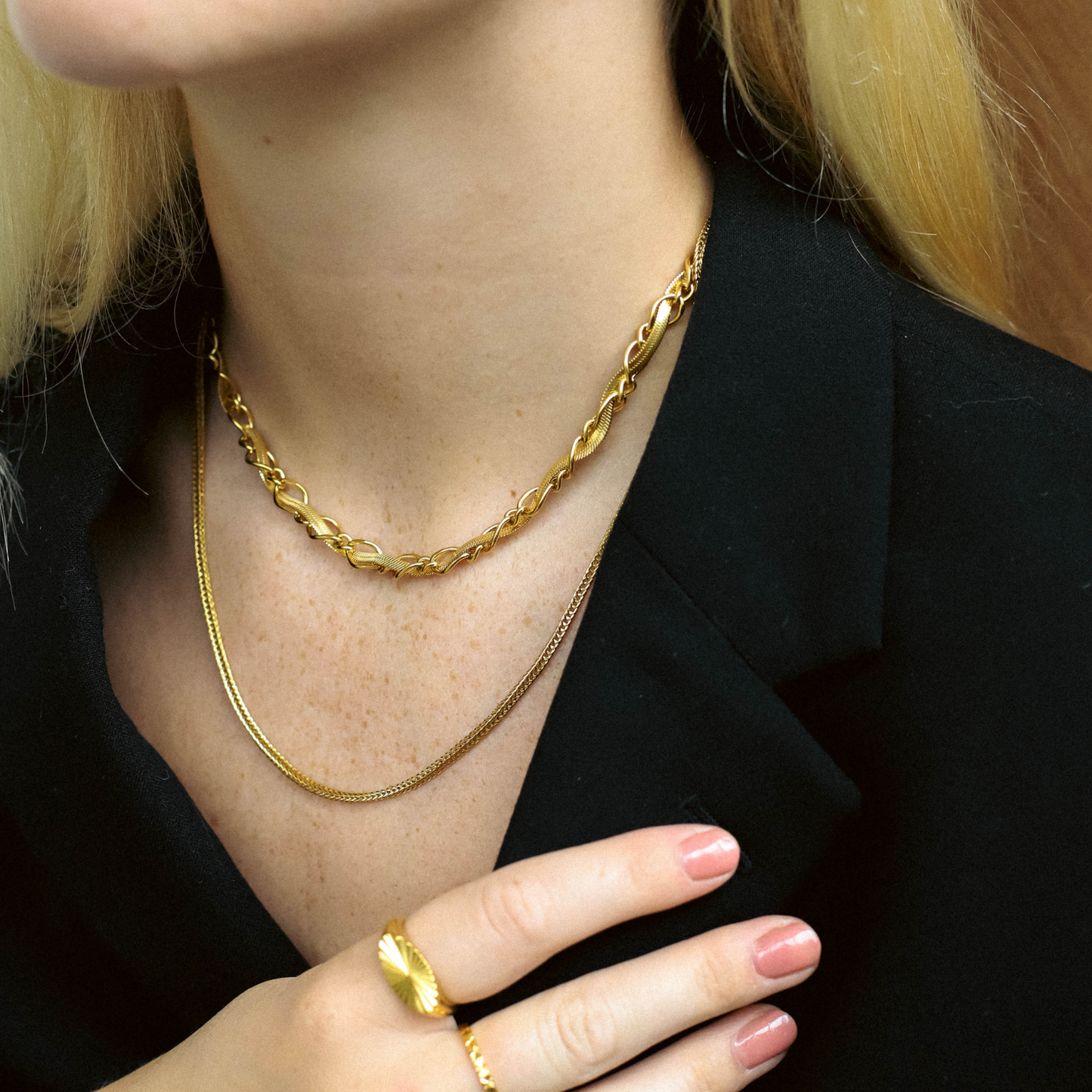 LINEA. Collar