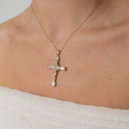 CRUZ CLARA.