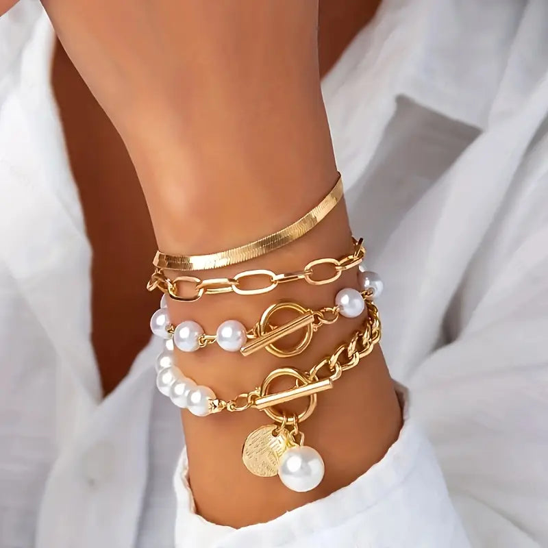 Elegante set de pulseras doradas (4 piezas) – serpiente, perlas y eslabones