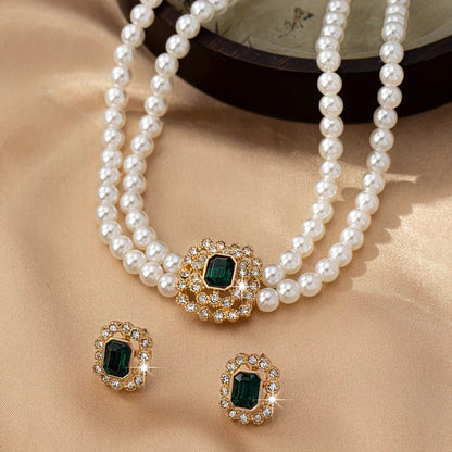 Collar Perlas y Esmeralda Elvira