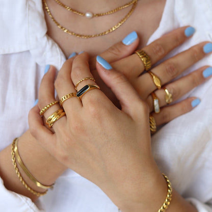 Anillo concha negro chapado en oro