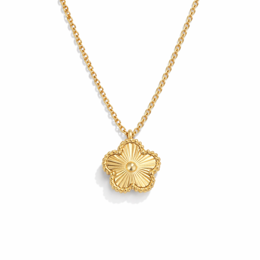 Collar de trébol dorado