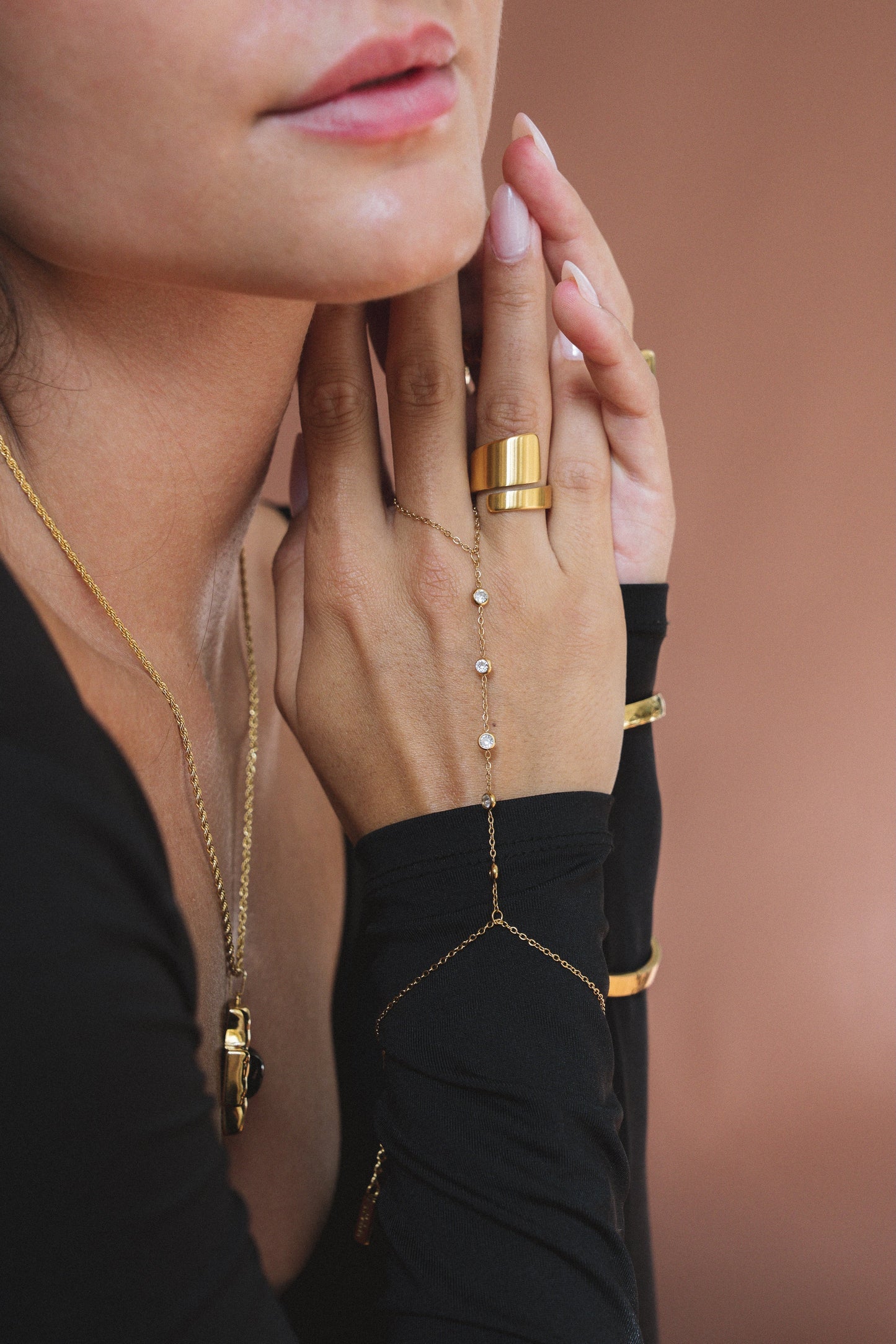 LÍNEA – Pulsera para mano