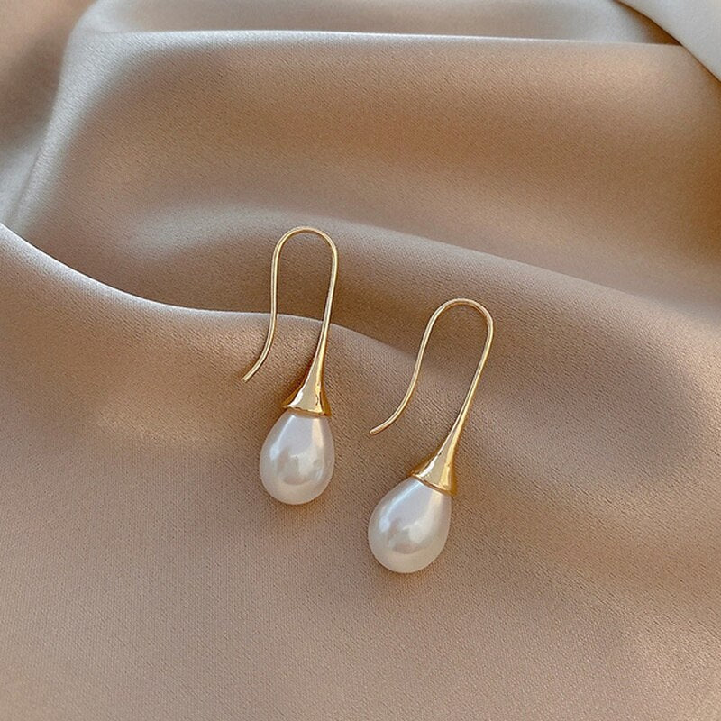 Pendientes de perlas en forma de lágrima