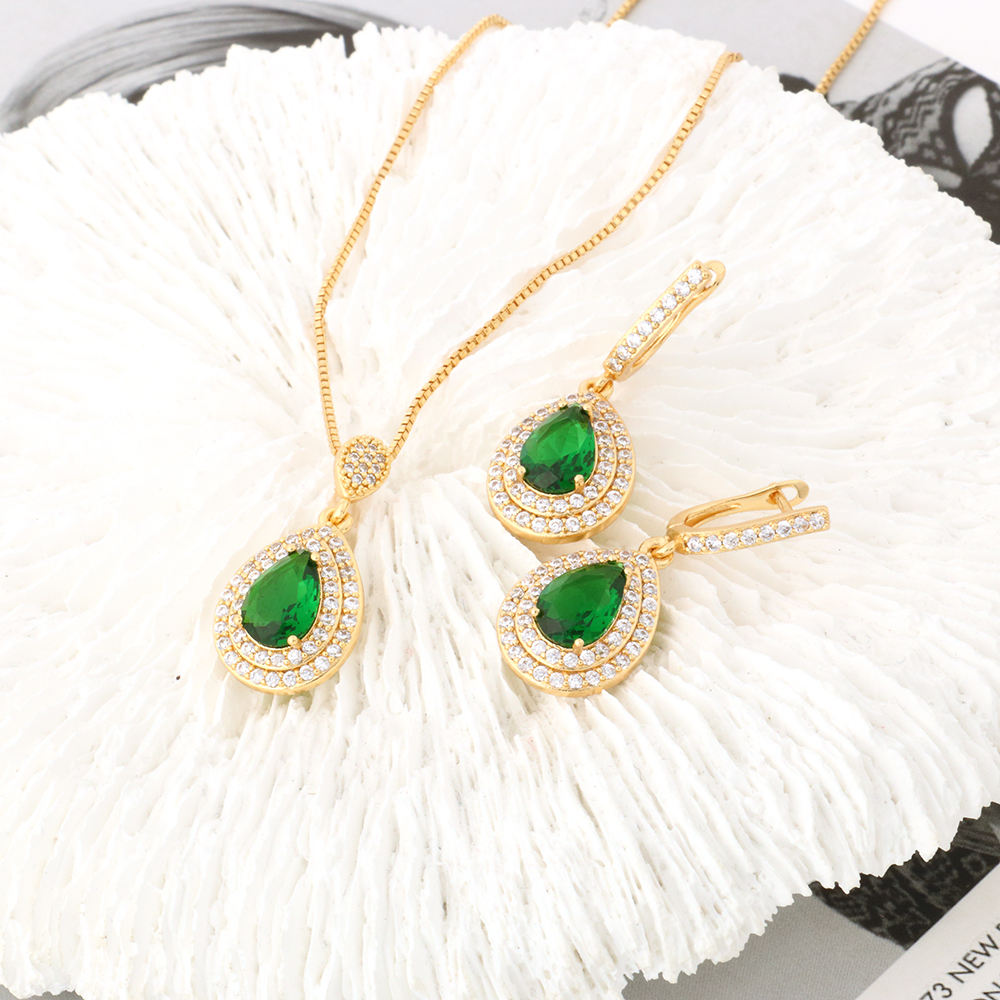 Conjunto de collar y pendientes ELINA