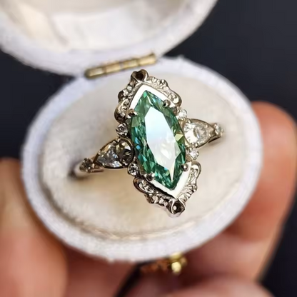 Anillo de esmeralda Helena