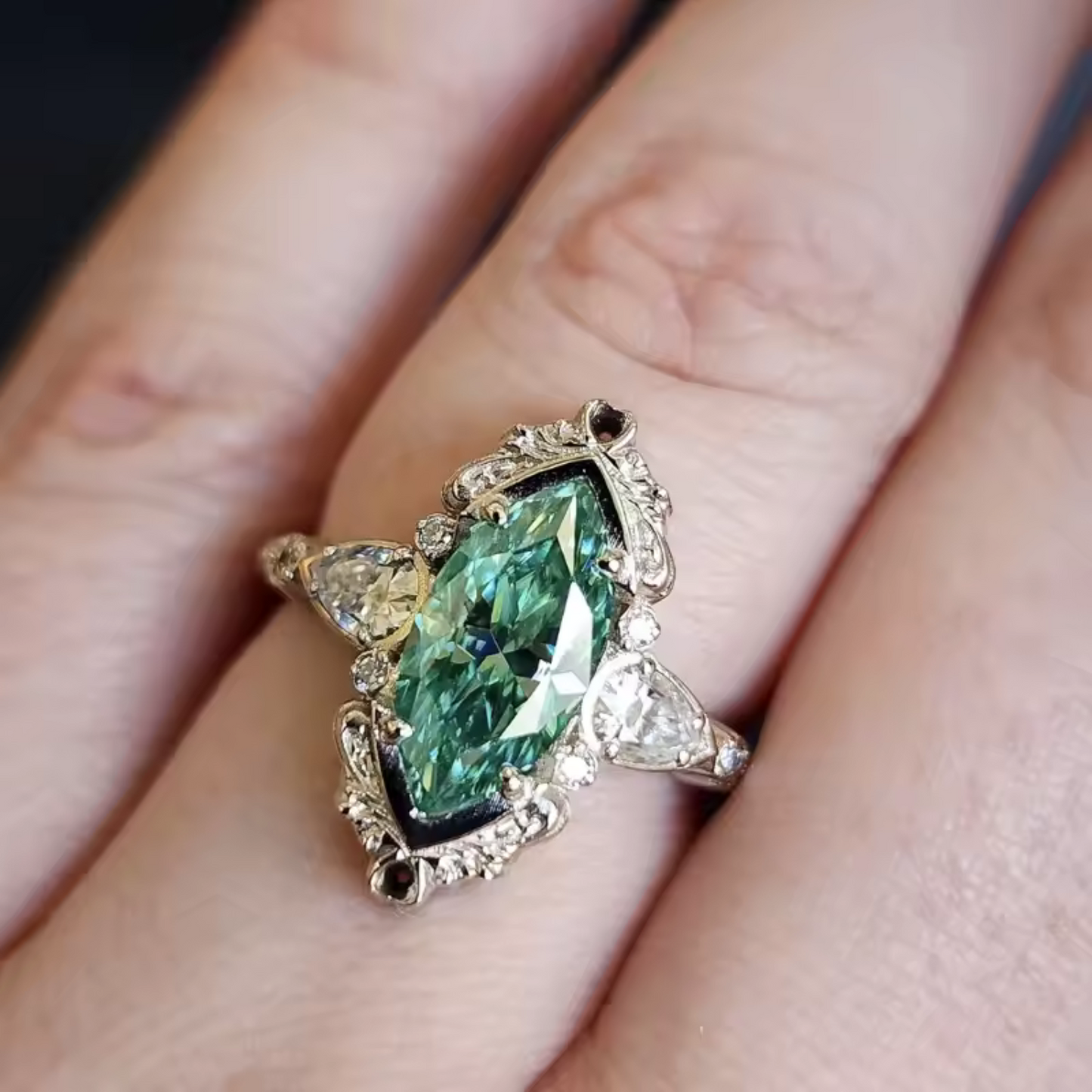 Anillo de esmeralda Helena