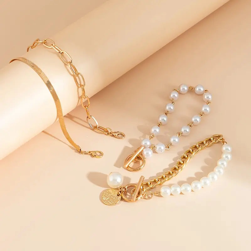 Elegante set de pulseras doradas (4 piezas) – serpiente, perlas y eslabones