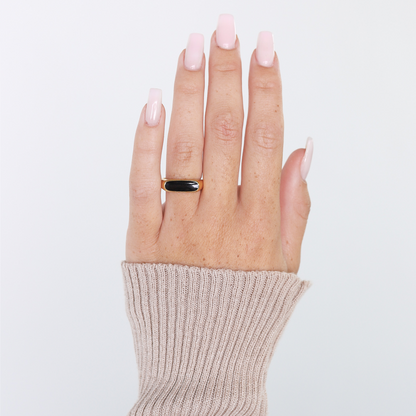 Anillo concha negro chapado en oro