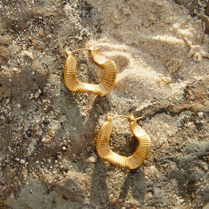 Criollas geométricas onduladas en oro