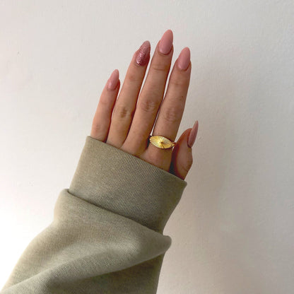 Anillo Oval Rays chapado en oro